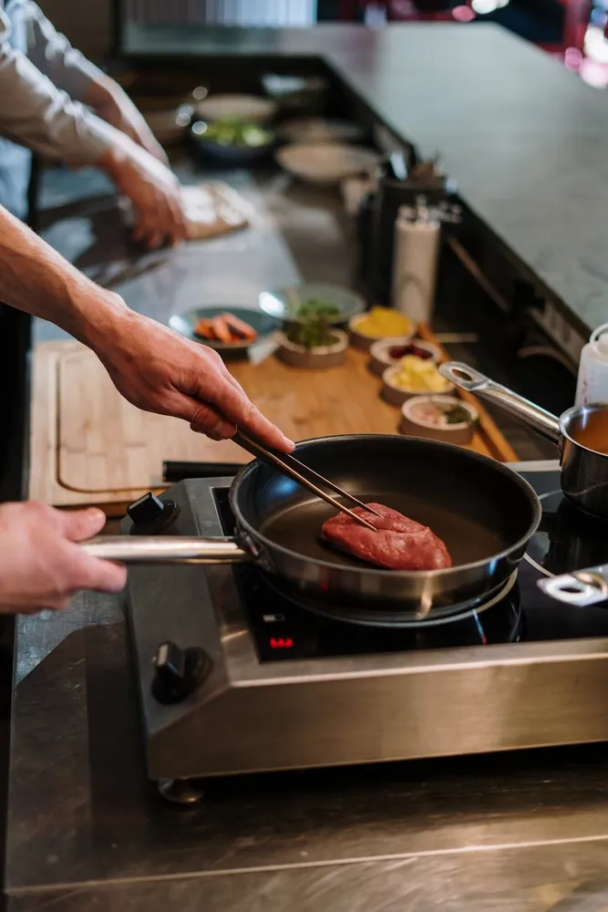 Deciding Between Cooking Techniques: The Battle of Searing, Grilling, and Sous Vide
