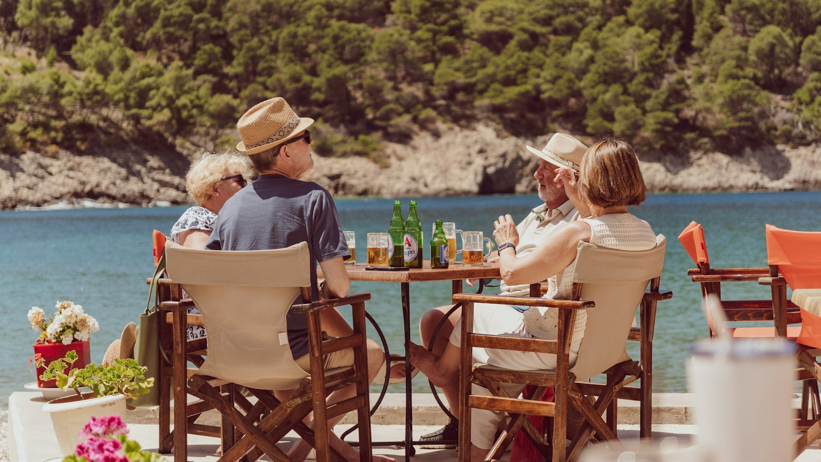 Travellers at a seaside cafe terrace (photo: Collins Lesulie / Unsplash)