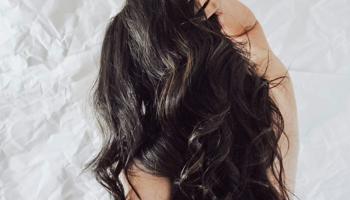 Back view of a woman with long dark hair (photo: Thalia Ruiz / Unsplash)