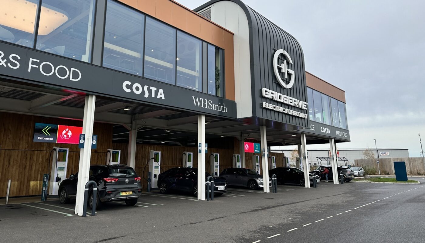 A car dealership building with rows of cars parked on the forecourt (photo: Peter Plisner / Unsplash)