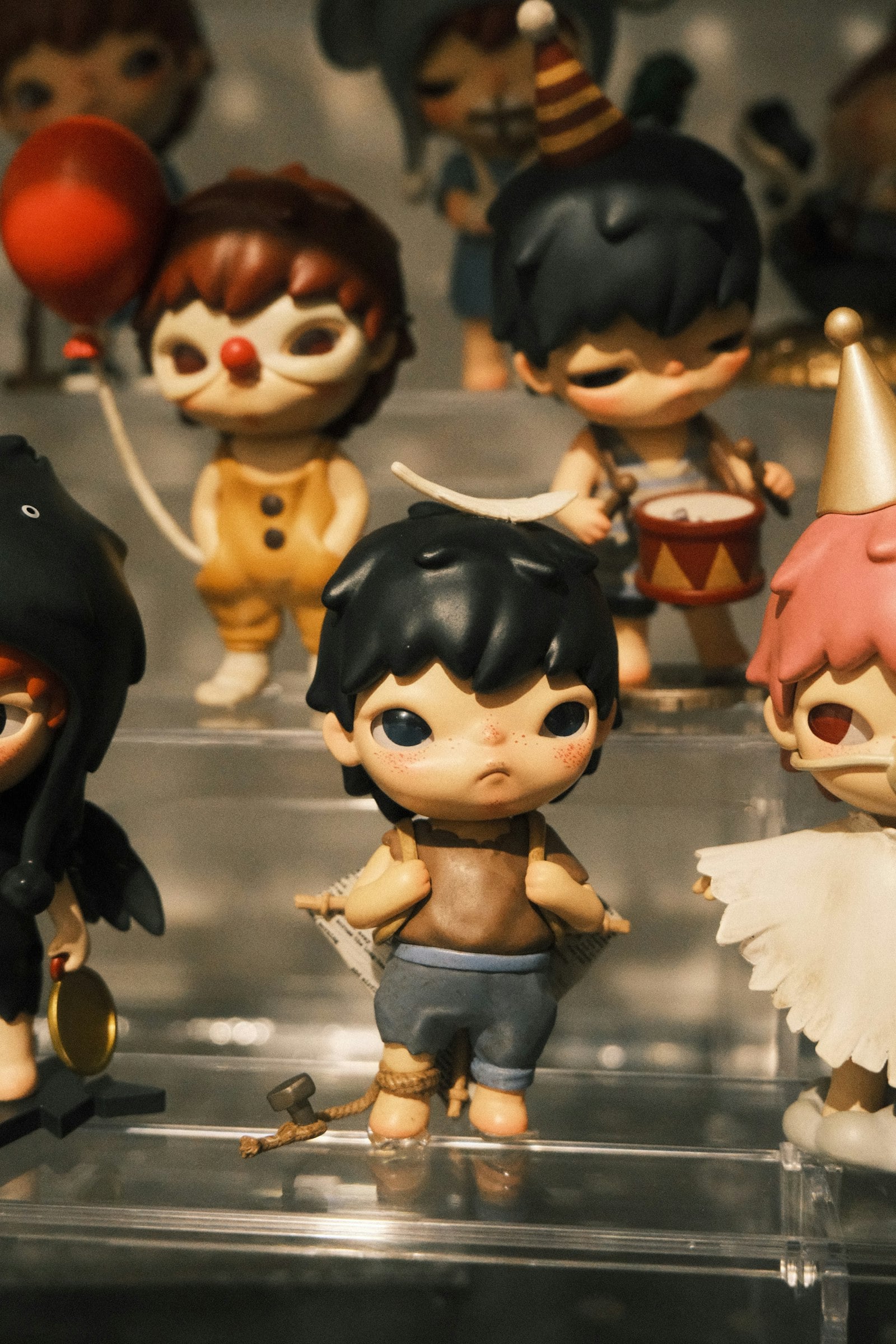 Row of collectible vinyl figures on display (photo: BEN PALMA / Unsplash)