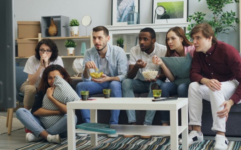 Friends on a sofa watching a show together (photo: Vitaly Gariev / Unsplash)