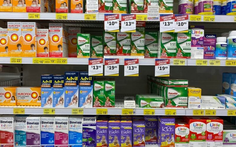 Drugstore shelves stocked with everyday remedies (photo: Franki Chamaki / Unsplash)