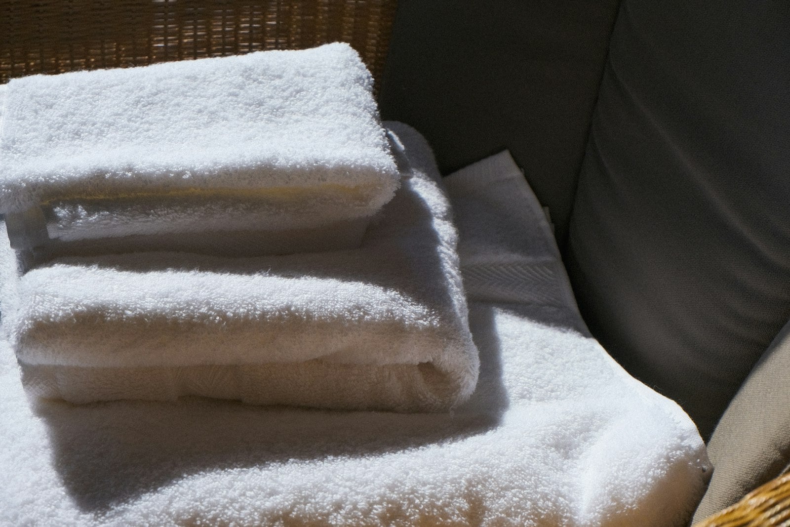 Stack of folded white towels (photo: Mads Leif Hansen / Unsplash)