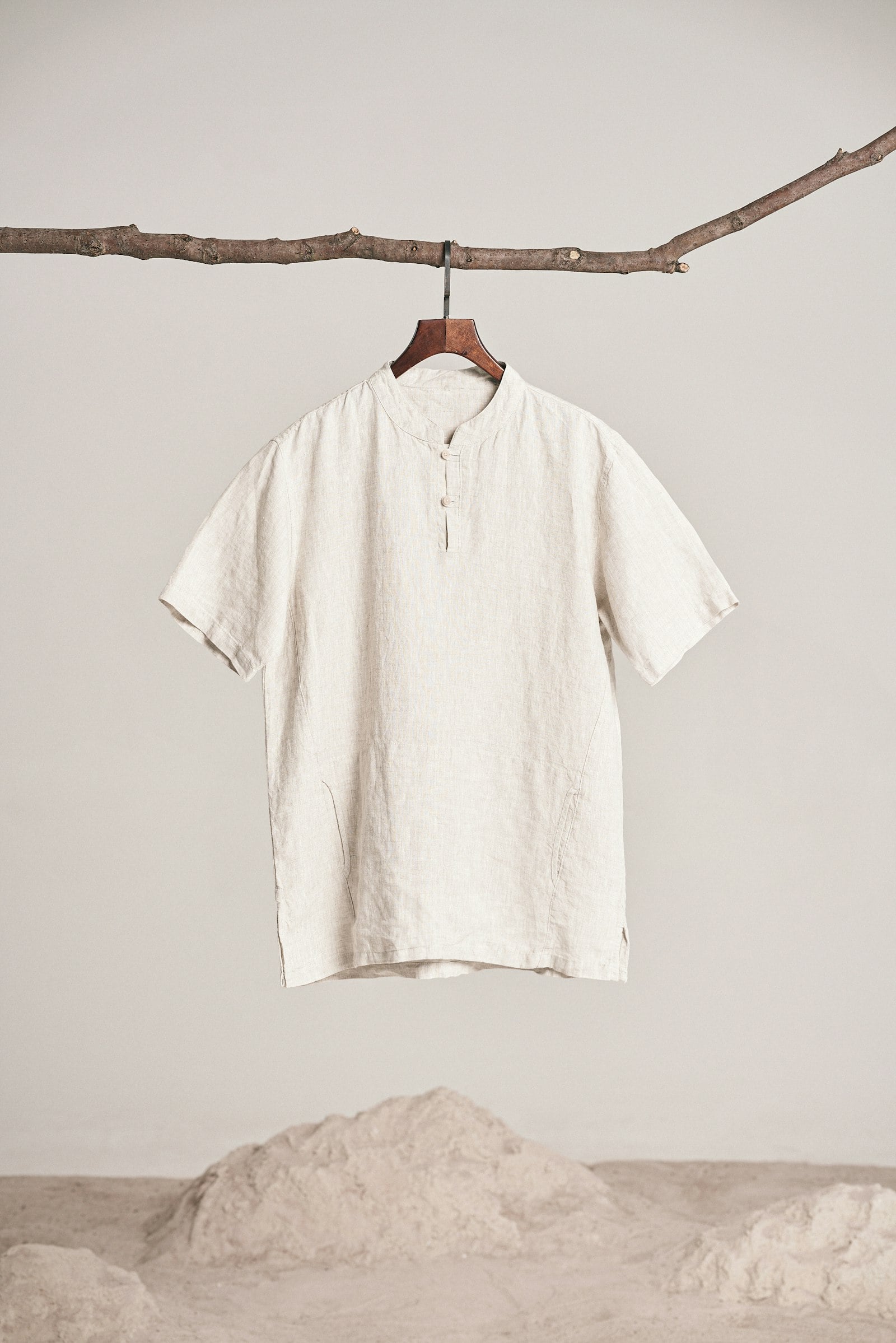 Linen shirt hanging on a wooden branch (photo: tian dayong / Unsplash)