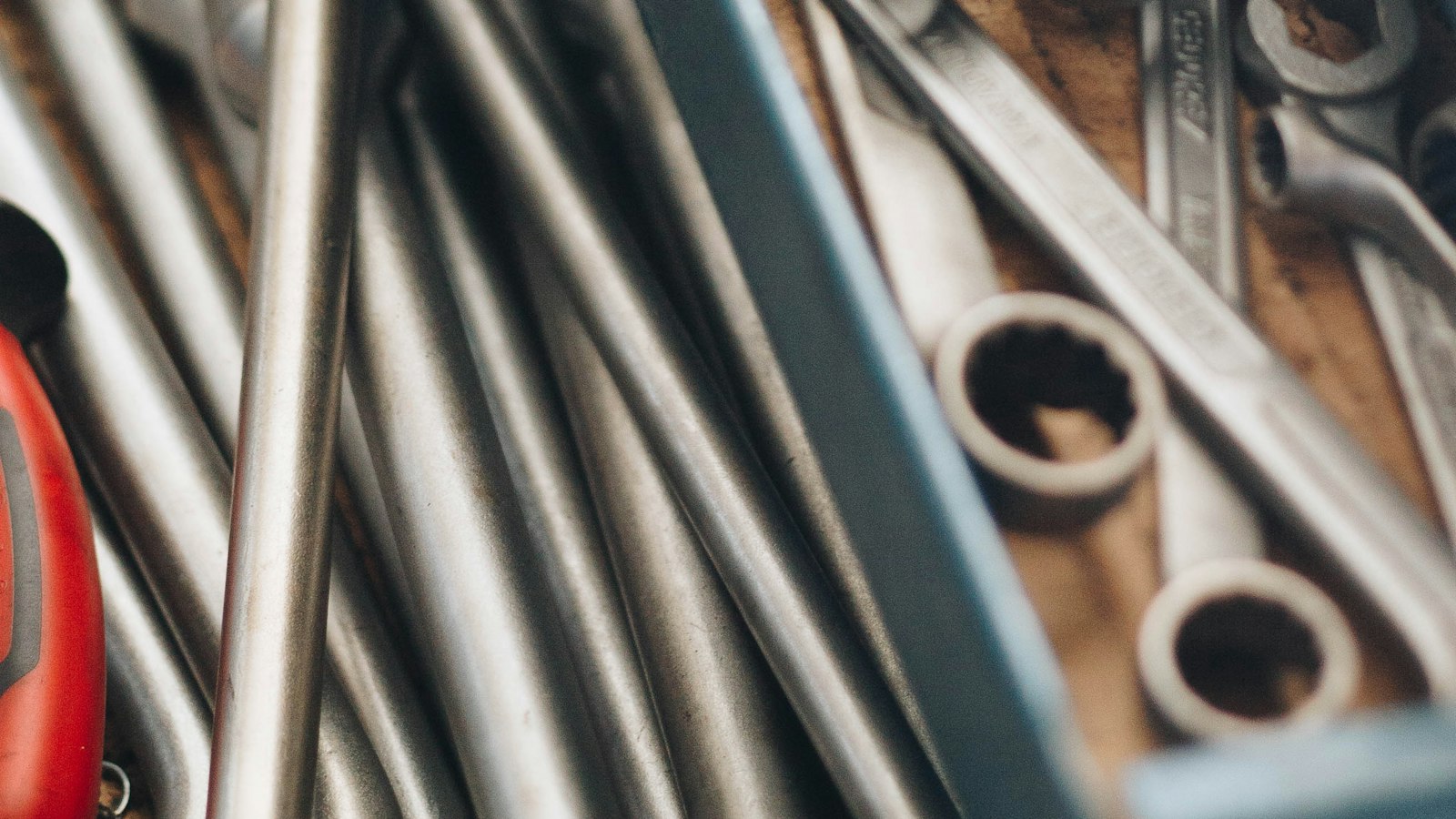 A close-up of steel wrenches and socket tools (photo: Isabela Kronemberger / Unsplash)
