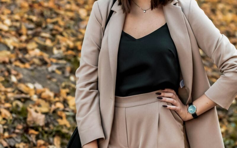 Woman in a neutral blazer and trousers outdoors (photo: Roman Holoschchuk / Unsplash)