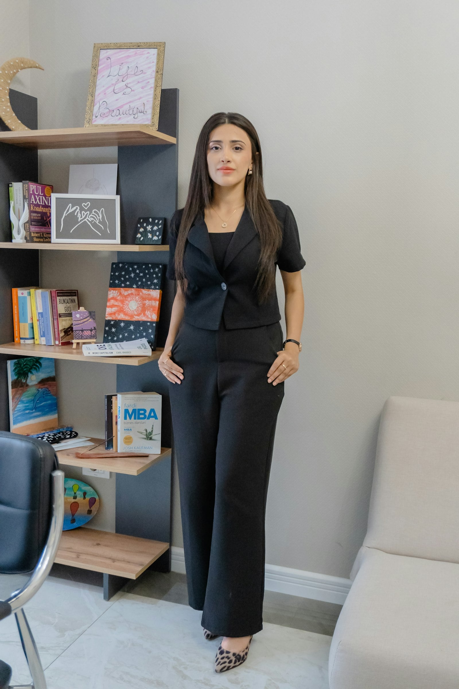 Woman in a black work outfit in an office (photo: Zulfugar Karimov / Unsplash)