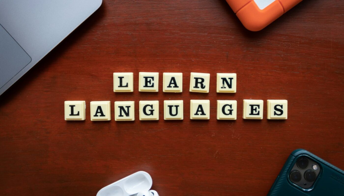 Scrabble tiles on a wooden table spelling learn languages (photo: Ling App / Unsplash)