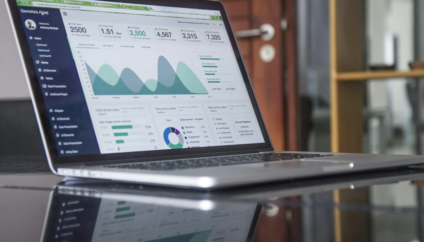 Laptop showing a website analytics dashboard (photo: Carlos Muza / Unsplash)