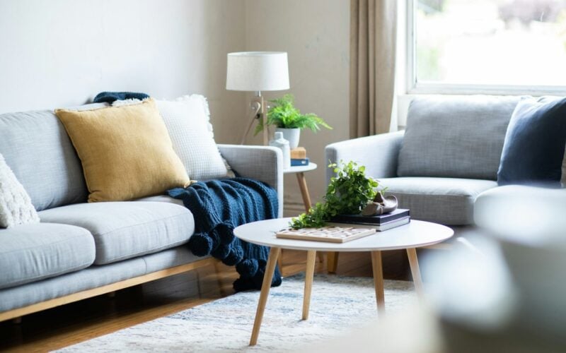 Tidy living room with a sofa and a low coffee table (photo: S.Group Official / Unsplash)